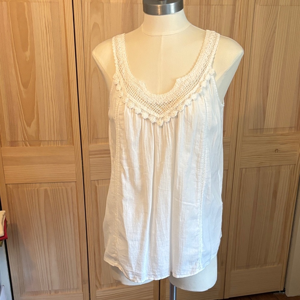 GAP White Crochet-Trim Sleeveless Tank